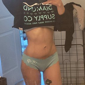 Sophia Cu Puțini Clienți escort in Toronto offers Girlfriend Experience(GFE) services