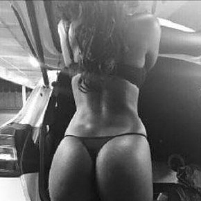 Brown-Shuga escort in Bedford offers 69 Position services