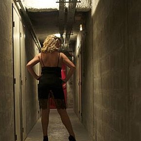 Dame-Tina Mature escort in Paris offers Lesbian Sex Games services