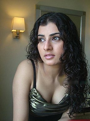 Hot-Indian-Babes escort in Kuala Lumpur offers Posição 69 services