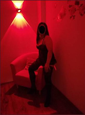Kim escort in Wien offers Juegos con dildo
 services