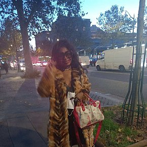 Kathy escort in Paris offers Sex în Exterior services