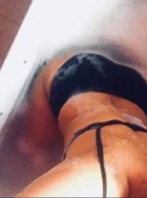 Jacey escort in Leicester offers French Kissing services