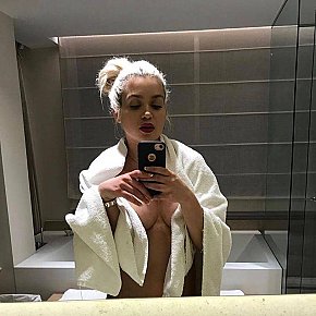 mONICA escort in London offers Girlfriend Experience (GFE) services
