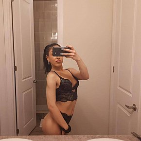 ANNA-BELLA escort in Montreal offers Pompino con preservativo services