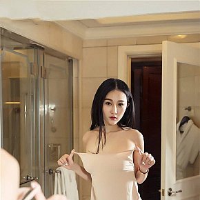 Chelsea escort in London offers Venida en la cara
 services