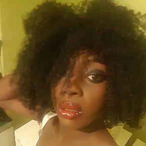 Missay Posterior Mare escort in Paris offers Sex în Diferite Poziţii services