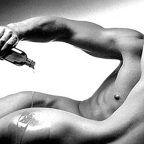 James Vip Escort escort in Paris offers Masaje erótico
 services