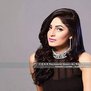 Komal escort in  offers Embrasser services