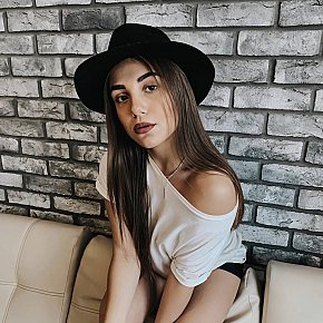 KARINA_NEWFACE Modelo/exmodelo
 escort in Paris offers Experiencia de Novia (GFE)
 services