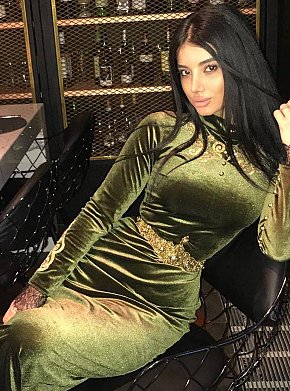 MIKA-YUMMY Ragazza Fitness escort in Paris offers Sega services