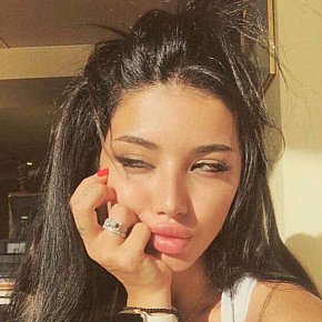 MIKA-YUMMY Ragazza Fitness escort in Paris offers Sega services