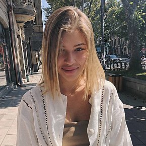 LUCIA_YOUNG-MODEL Garota De Colegial escort in Paris offers sexo oral com preservativo services