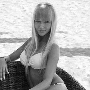 Darya escort in Chisinau offers Extraball services