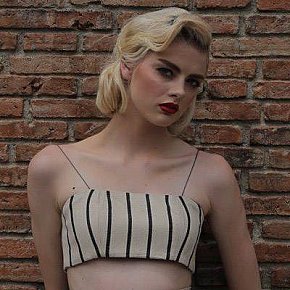 Carla escort in Chisinau offers Handjob services