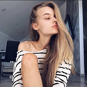 SophieSW Petite escort in Paris offers Blowjob ohne Kondom services