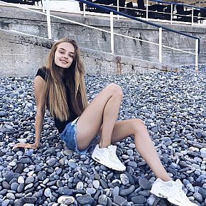 SophieSW Petite escort in Paris offers Blowjob ohne Kondom services