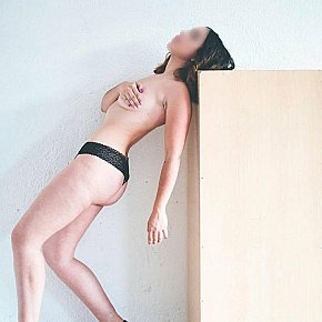 Sabina Étudiante escort in Kiev offers Embrasse selon affinités services