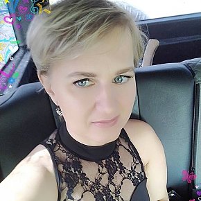 Masha Naturală escort in Dubai offers Facesitting services