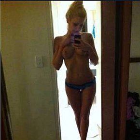 Anda Garota De Colegial escort in Paris offers Punho (fisting) services