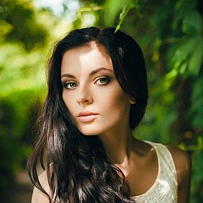 ORNELLA Completamente Naturale escort in Paris offers 69 Position services