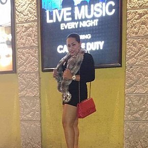 Swag escort in Hong Kong offers Massage érotique services