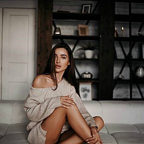 DILVA Vip Escort escort in Paris offers Girlfriend Experience (GFE) services