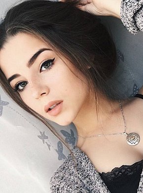 OJA Piccolina escort in Paris offers 69 Position services