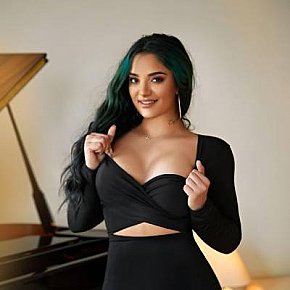 Lilly Naturală escort in London offers Oral cu Prezervativ services