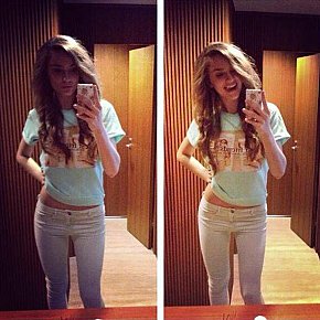 JUSTINA Pequeña Y Delgada escort in Paris offers Sexo en diferentes posturas
 services