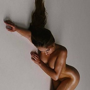 Marianna_Paris Colegiala escort in Paris offers Juegos con dildo
 services