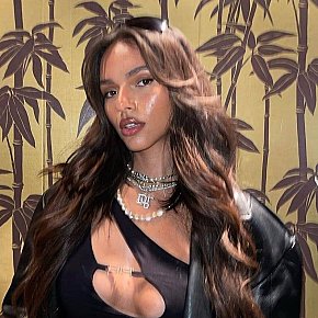 zola escort in Hong Kong offers Posição 69 services