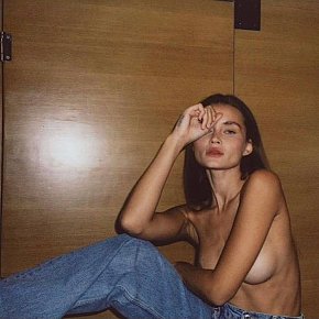 LIM_ls Vip Escort escort in Paris offers Finalizare pe Faţă services