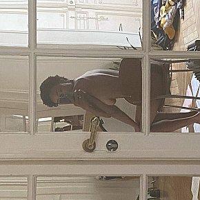 Luna-Blake Sin Operar escort in Paris offers Masaje erótico
 services