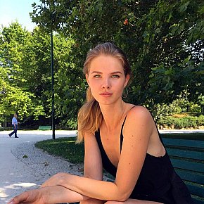 JAROSLAVA Modelo/exmodelo
 escort in Paris offers Venida en la boca
 services