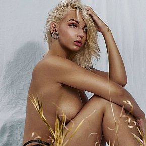 VALBORG Superbunduda escort in Paris offers Masturbação services