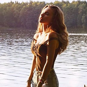 Angelika Completamente Natural escort in 
