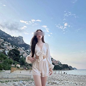 Isabelle Completamente Naturale escort in Hamburg offers Girlfriend Experience (GFE) services