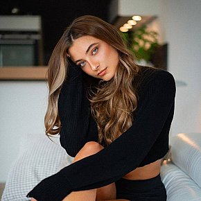 EMPAR Pequeña Y Delgada escort in Paris offers Besar si hay buena química
 services