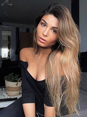 GRIZEL Delicada escort in Paris offers Posição 69 services