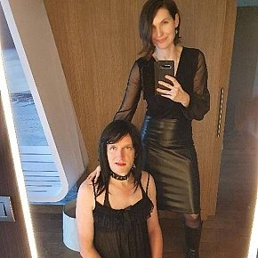 MISTRESS-ELENA Matura escort in Porto offers Feticismo Piedi services