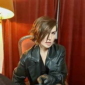 MISTRESS-ELENA Matura escort in Porto offers Feticismo Piedi services