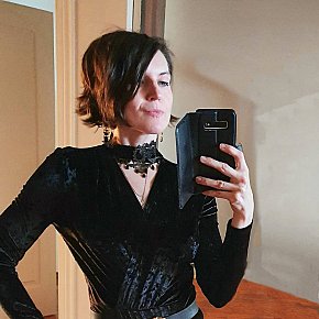 MISTRESS-ELENA Matura escort in Porto offers Feticismo Piedi services