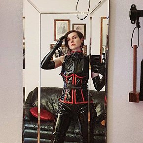 MISTRESS-ELENA Matura escort in Porto offers Feticismo Piedi services