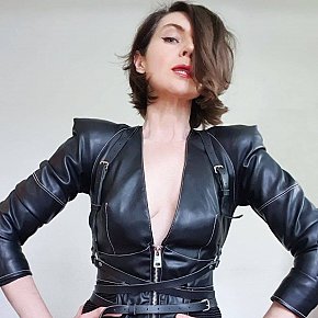 MISTRESS-ELENA Matura escort in Porto offers Feticismo Piedi services