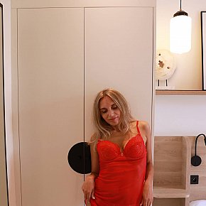 Elly Super-culo escort in Paris offers Bacio services