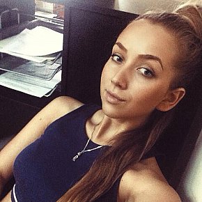 TONEA Étudiante escort in Paris offers Ejaculation faciale services