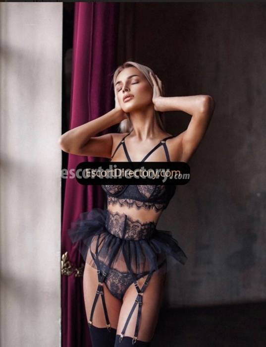 Deria escort in 