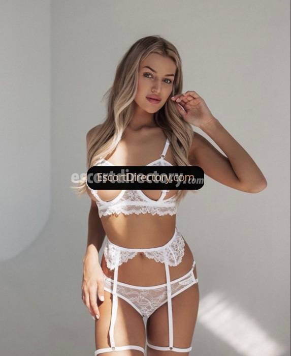 Deria escort in 