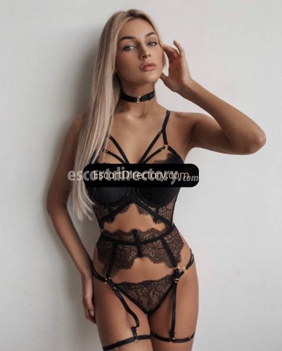 Deria escort in 